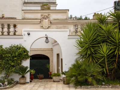 Per accedervi torniamo nel cortile per attraversare un arco...